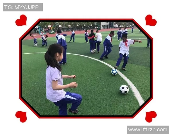 足球袜妹子的青春魅力与运动激情交织的精彩瞬间